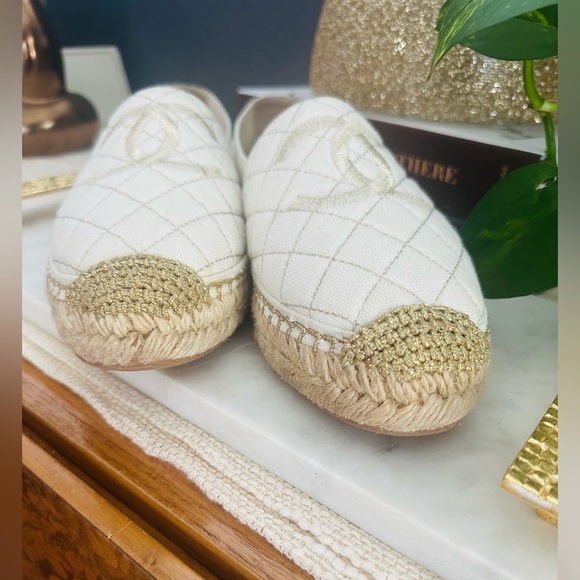 CHANEL Ivory Quilted Logo Espadrilles Size 39 - Picture 6 of 11